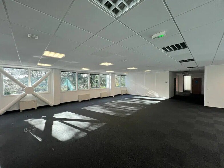 Bureau dans Valbonne à louer - Photo de l’immeuble – Image 2 sur 7