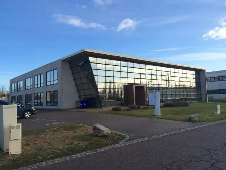 Bureau dans Bois-Guillaume à louer - Photo de l’immeuble – Image 2 sur 8