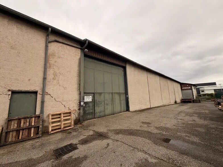 Local d'activités dans La Verpillière à vendre - Photo de l’immeuble – Image 2 sur 6