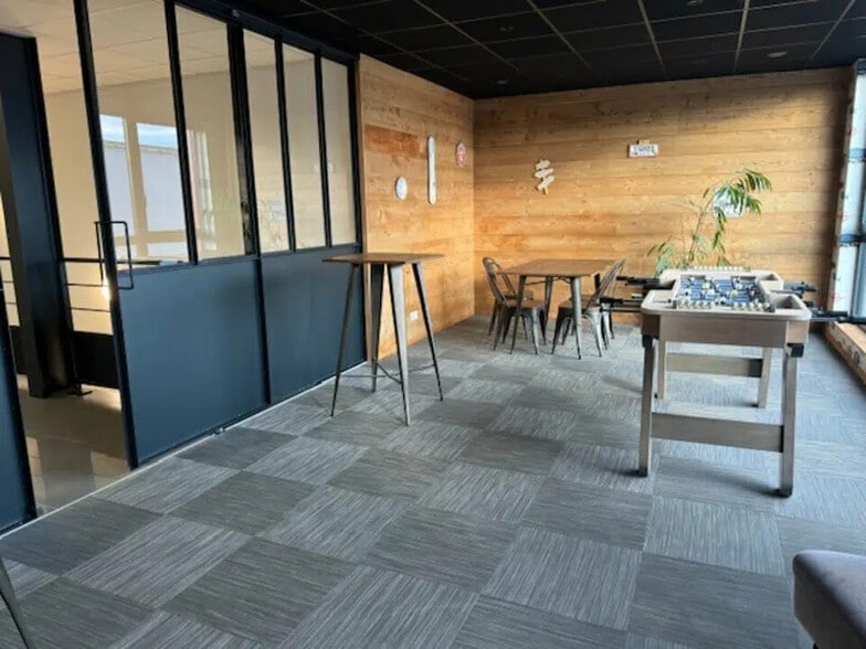 Bureau dans Villefranche-sur-Saône à louer - Photo de l’immeuble – Image 3 sur 4