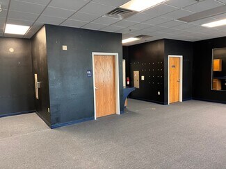 Plus de détails pour 1120-1180 N Westhaven Ln, Oshkosh, WI - Bureau à louer