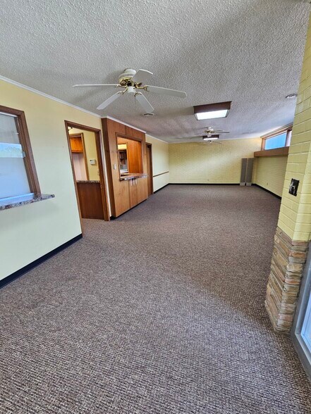 1106 E Broadway Ave, Enid, OK à vendre - Photo de l’immeuble – Image 2 sur 11