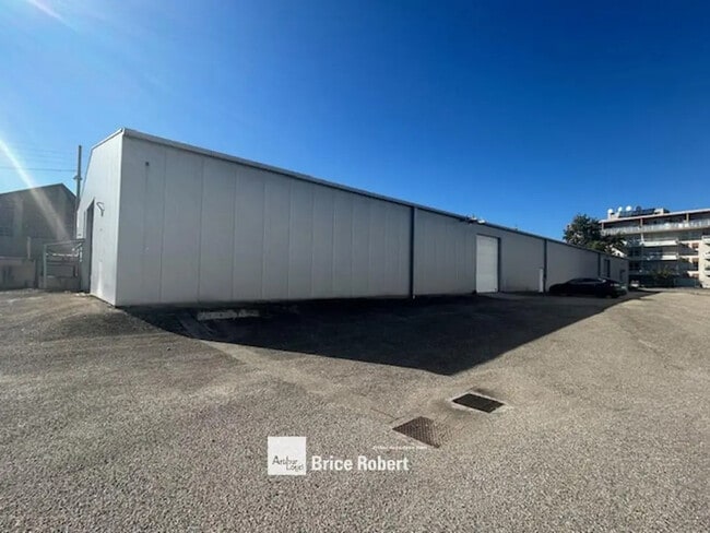 Plus de détails pour 11 Rue Marx Dormoy, Vénissieux - Bureau, Local d'activités à louer
