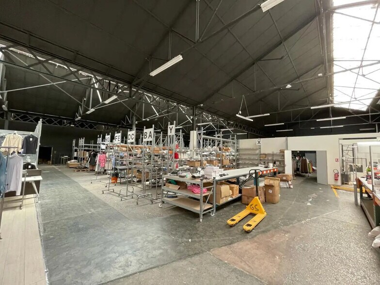 Local d'activités dans Fontaines-sur-Saône à vendre - Photo de l’immeuble – Image 2 sur 3