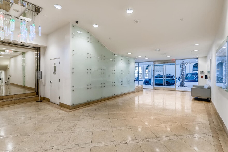 462 N Linden Dr, Beverly Hills, CA à louer - Hall d’entrée – Image 3 sur 11
