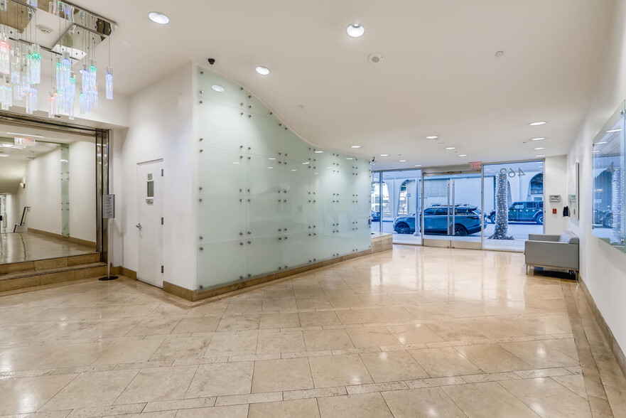 462 N Linden Dr, Beverly Hills, CA à louer - Hall d’entrée – Image 3 sur 12