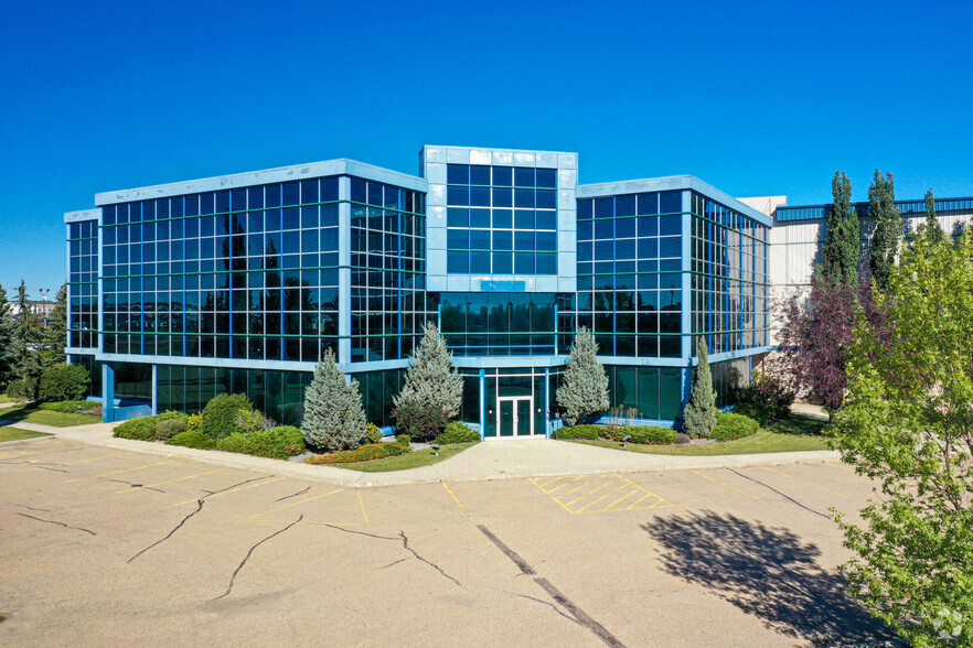 7550 Edgar Industrial Dr, Red Deer, AB à louer - Photo de l’immeuble – Image 3 sur 5