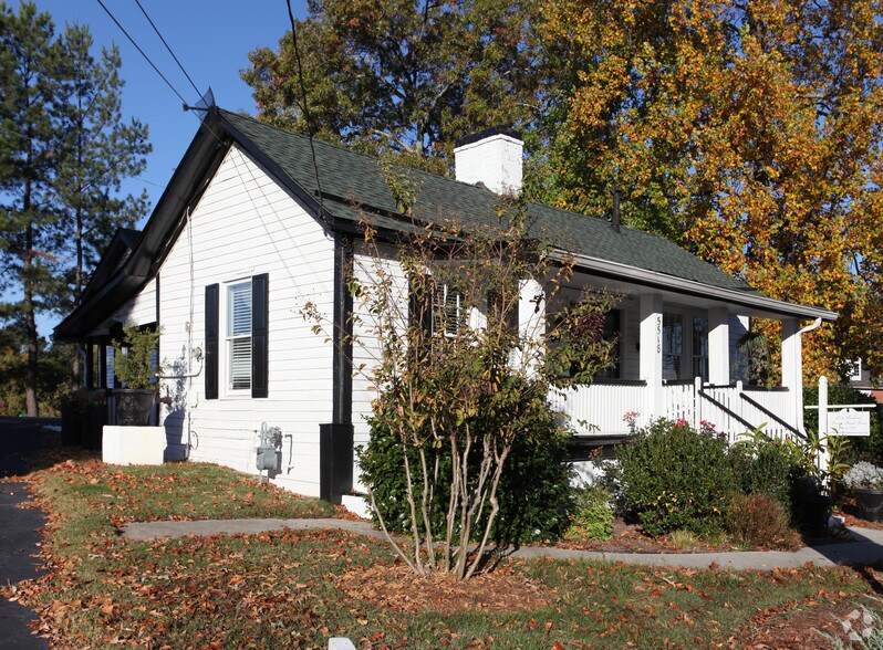 5518 Chamblee Dunwoody Rd, Atlanta, GA à louer - Photo principale – Image 1 sur 3