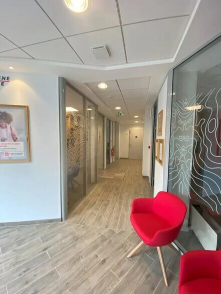 Local commercial dans Paris à louer - Hall d’entrée – Image 3 sur 7