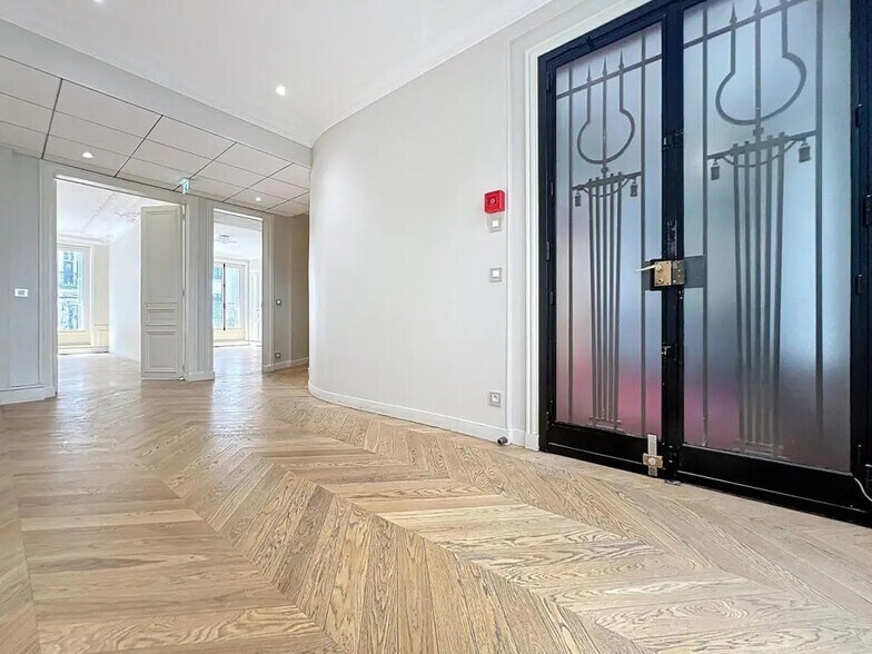 Bureau dans Paris à vendre - Photo de l’immeuble – Image 2 sur 13