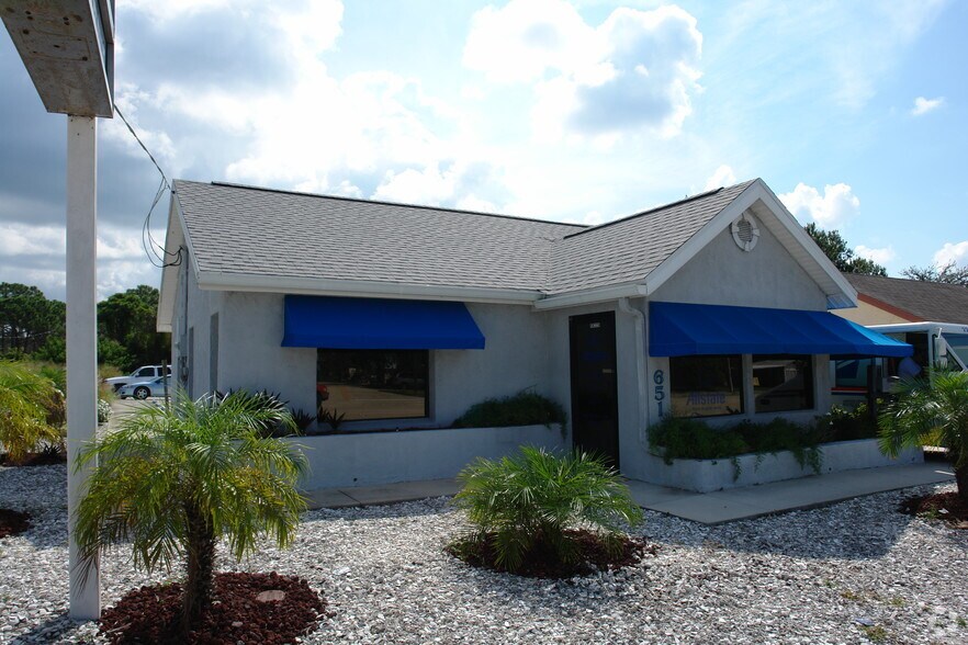 651 S Indiana Ave, Englewood, FL à vendre - Photo de l’immeuble – Image 2 sur 4