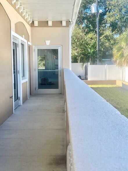 7855 38th Ave N, Saint Petersburg, FL à louer - Photo de l’immeuble – Image 3 sur 12