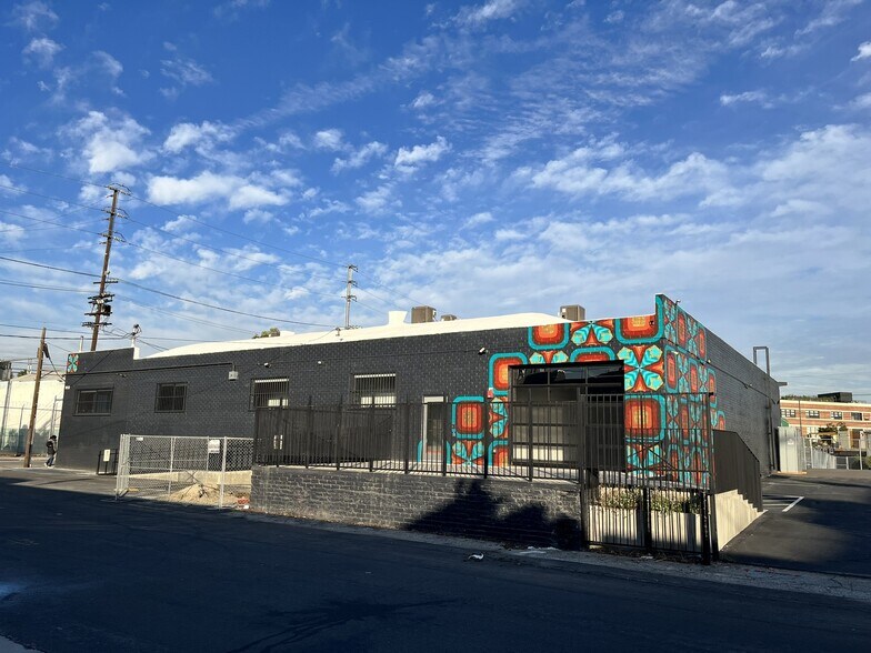 900 E 4th St, Los Angeles, CA à louer - Photo de l’immeuble – Image 1 sur 13