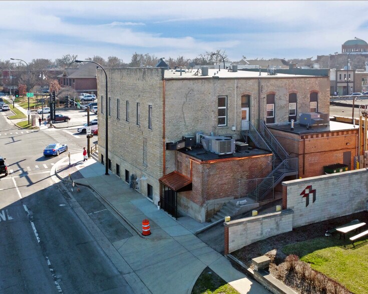 101-105 W State St, Geneva, IL à louer - Photo de l’immeuble – Image 2 sur 14
