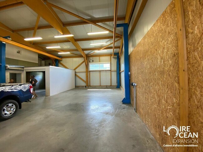 Plus de détails pour Local d’activités à vendre
