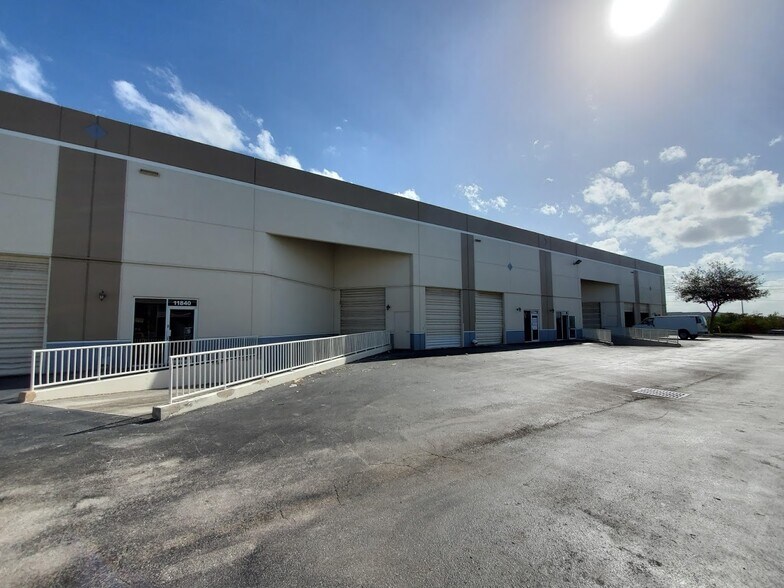 12062-12090 Miramar Pky, Miramar, FL à louer - Photo de l’immeuble – Image 3 sur 3