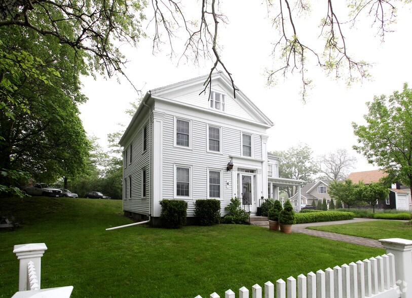 4 Fort Hill Rd, Groton, CT à vendre - Photo principale – Image 1 sur 11