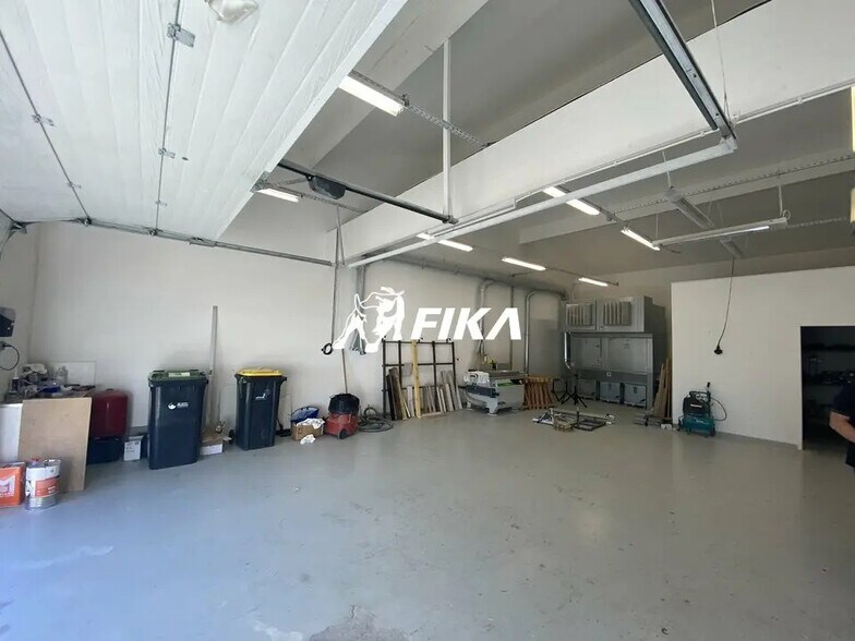 Local d’activités dans Pechbonnieu à louer - Photo de l’immeuble – Image 3 sur 11