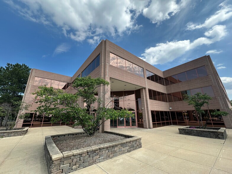 1717 Park St, Naperville, IL à louer - Photo de l’immeuble – Image 1 sur 13