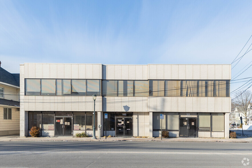 185 Merrick Rd, Lynbrook, NY à louer - Photo de l’immeuble – Image 2 sur 5