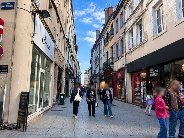 Local commercial dans Chalon-sur-Saône à louer - Photo de l’immeuble – Image 1 sur 2