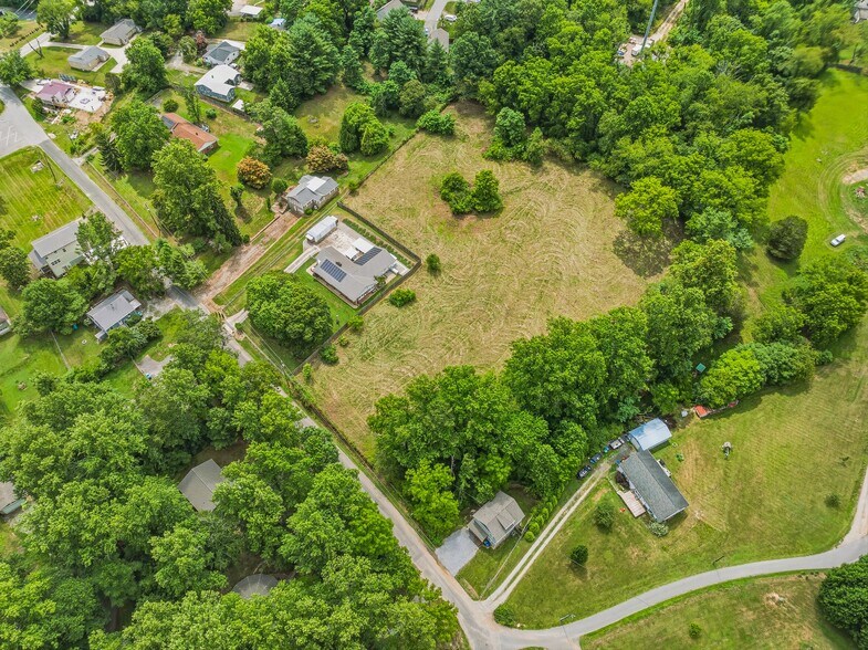 99999 Daniel Rd, Asheville, NC à vendre - Photo de l’immeuble – Image 2 sur 22