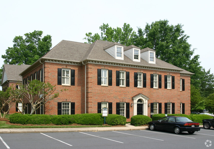 6719 Fairview Rd, Charlotte, NC à louer - Photo de l’immeuble – Image 3 sur 13
