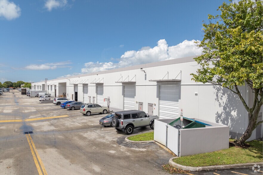 11341-11491 Interchange Cir S, Miramar, FL à louer - Photo de l’immeuble – Image 3 sur 9