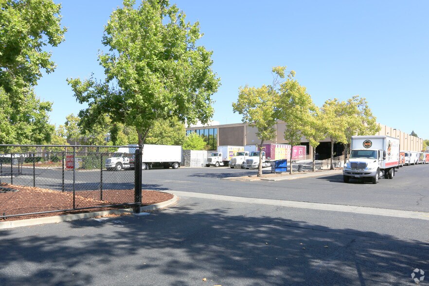3800 Lakeville Hwy, Petaluma, CA à louer - Photo principale – Image 1 sur 5