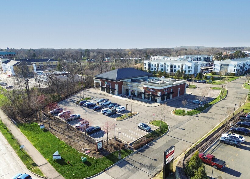 3355-3395 University Dr, Auburn Hills, MI à louer - Photo de l’immeuble – Image 2 sur 7