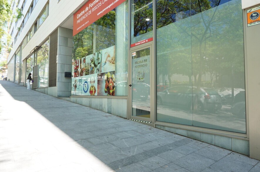 Immeuble residentiel dans L'Hospitalet de Llobregat, Barcelona à vendre - Photo intérieure – Image 2 sur 2
