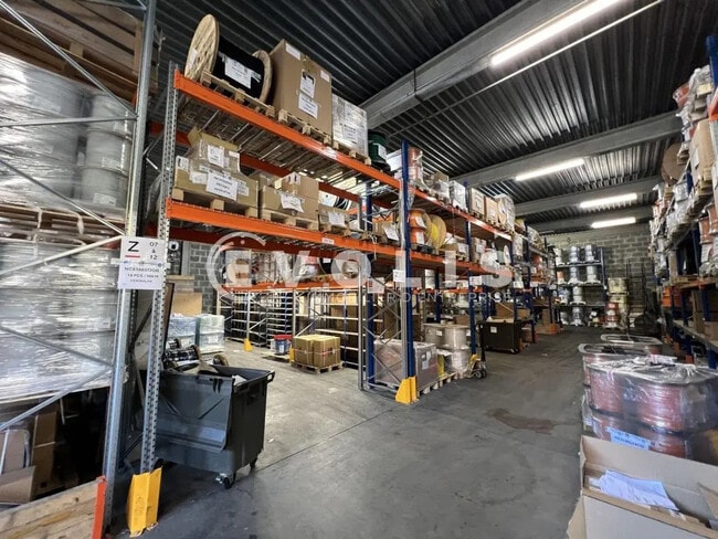 Plus de détails pour Local d'activités à louer