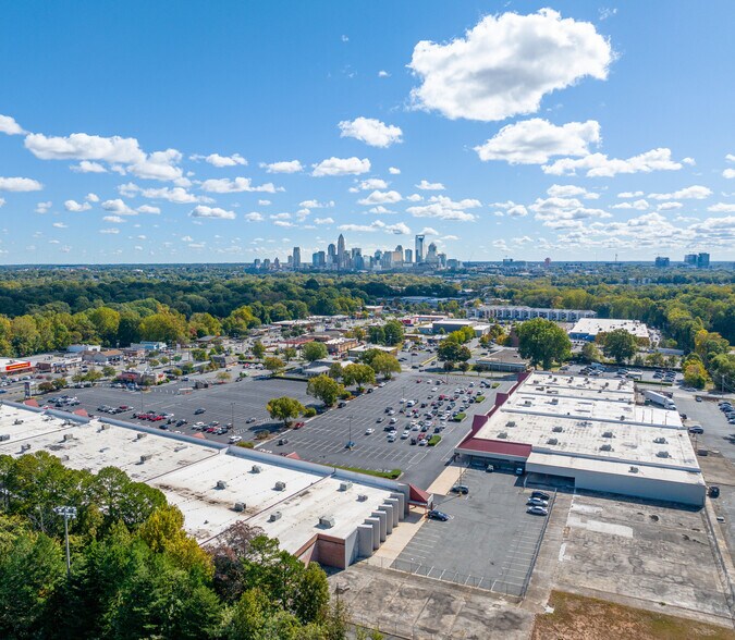 2901-3053 Freedom Dr, Charlotte, NC à louer - Photo de l’immeuble – Image 2 sur 8