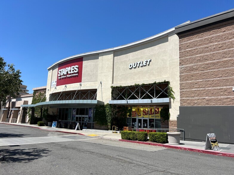 921 N Milliken Ave, Ontario, CA à vendre - Photo de l’immeuble – Image 3 sur 11
