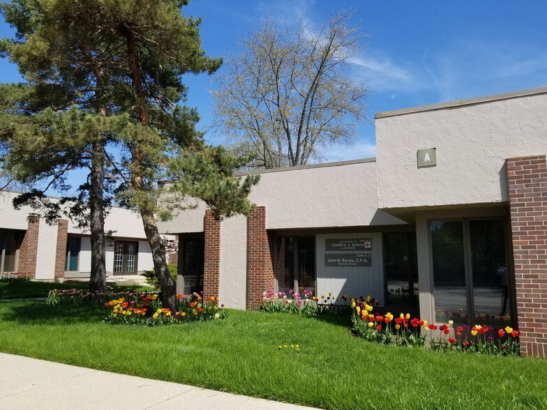 1117 S Milwaukee Ave, Libertyville, IL à vendre - Photo principale – Image 1 sur 3