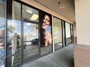 4075 S Durango Dr, Las Vegas, NV à louer Photo de l’immeuble– Image 2 sur 10