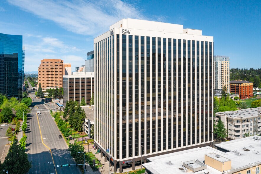 10900 NE 8th St, Bellevue, WA à louer - Photo de l’immeuble – Image 1 sur 4