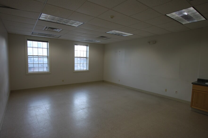 29 Main St, Leominster, MA à louer - Photo intérieure – Image 3 sur 9