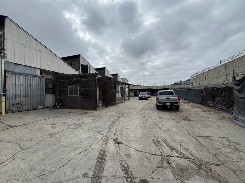 3954 Whiteside St, Los Angeles, CA à louer - Photo de l’immeuble – Image 2 sur 11