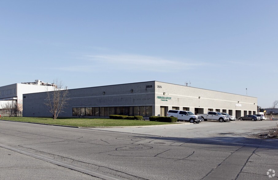 2525 Tedlo St, Mississauga, ON à louer - Photo de l’immeuble – Image 3 sur 7