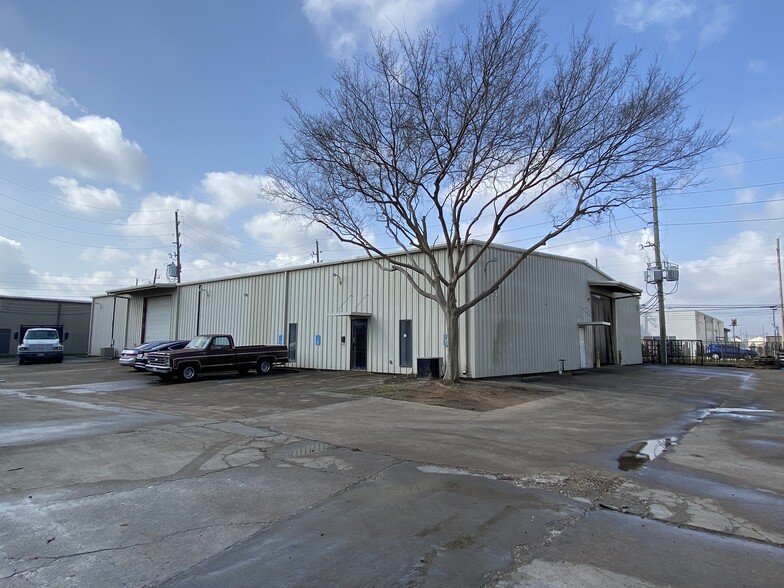 13408 Redfish Ln, Stafford, TX à louer - Photo de l’immeuble – Image 1 sur 1