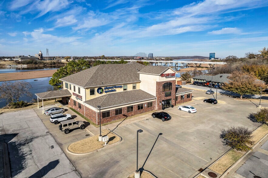 9716 Riverside Pky, Tulsa, OK à louer - Photo de l’immeuble – Image 1 sur 9