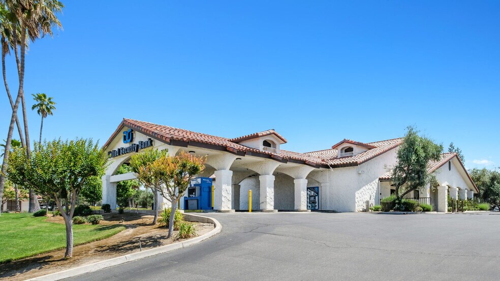 7088 N 1st St, Fresno, CA à louer - Photo de l’immeuble – Image 1 sur 5