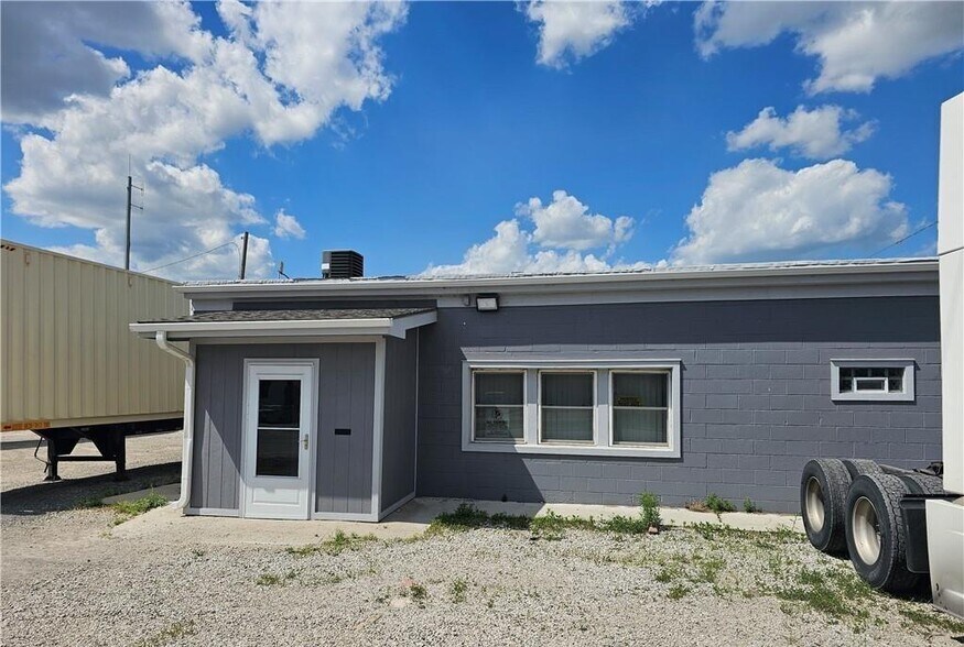1230 Woodswether Rd, Kansas City, MO à vendre - Photo de l’immeuble – Image 2 sur 11