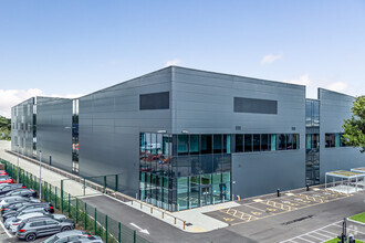 Fleming Way, Crawley à louer Aérien– Image 1 sur 15