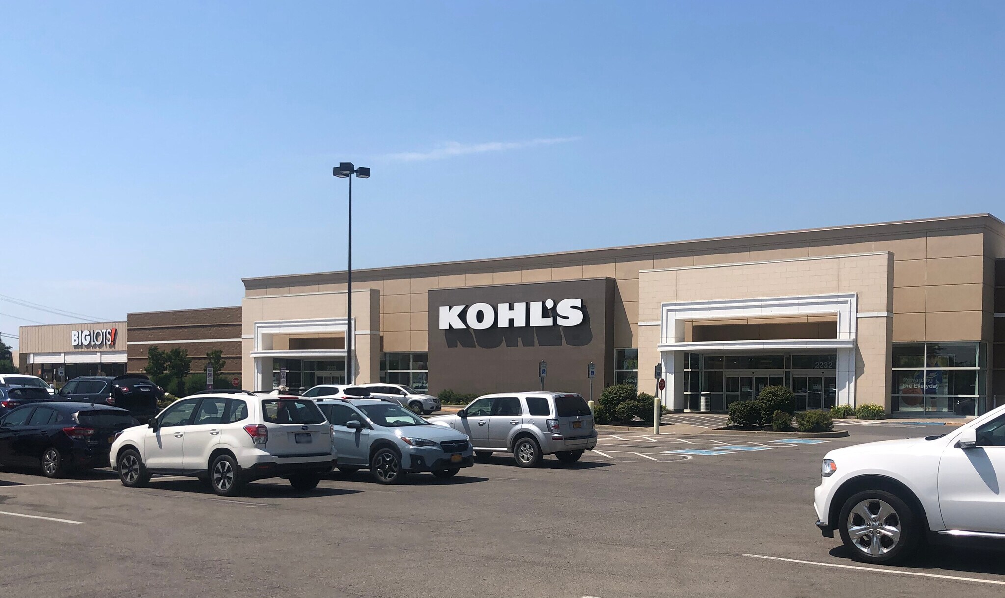 2226 Delaware Ave, Buffalo, NY à louer Photo principale– Image 1 sur 7