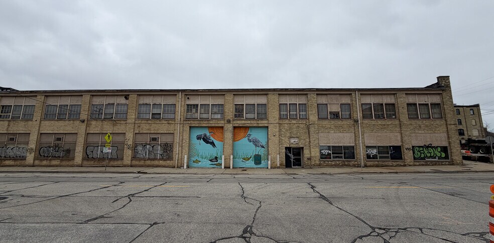 1500-1538 W Saint Paul Ave, Milwaukee, WI à vendre - Photo de l’immeuble – Image 3 sur 7