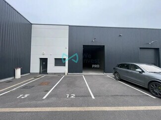 Plus de détails pour Local d'activités à louer