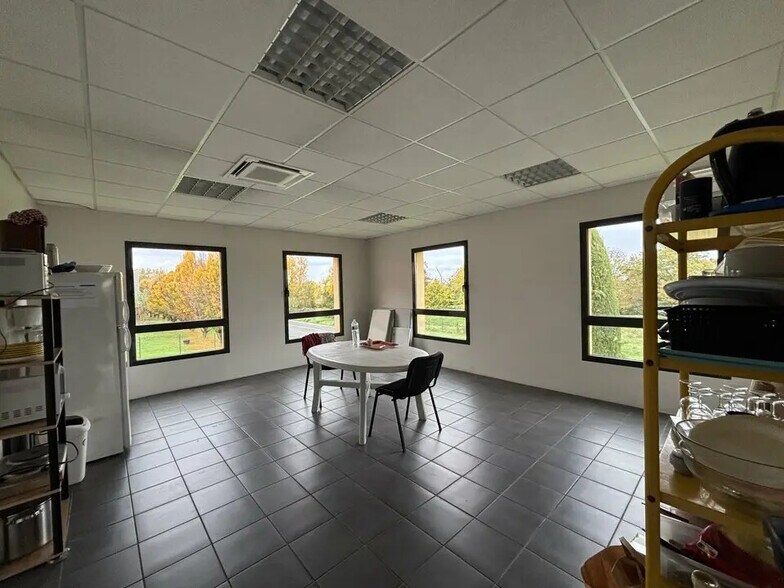 Local d’activités dans Arnas à louer - Photo de l’immeuble – Image 3 sur 15