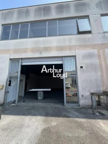 Local d’activités dans Antibes à louer - Photo de l’immeuble – Image 1 sur 8